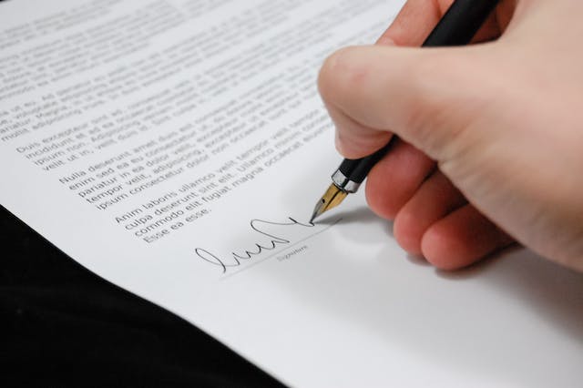 tenant-signing-a-document